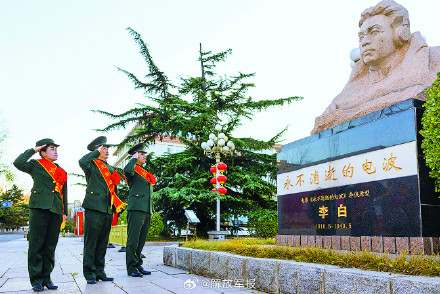 告别军营!又一批老兵卸下肩章领花 告别军营!又一批老兵卸下肩章领花