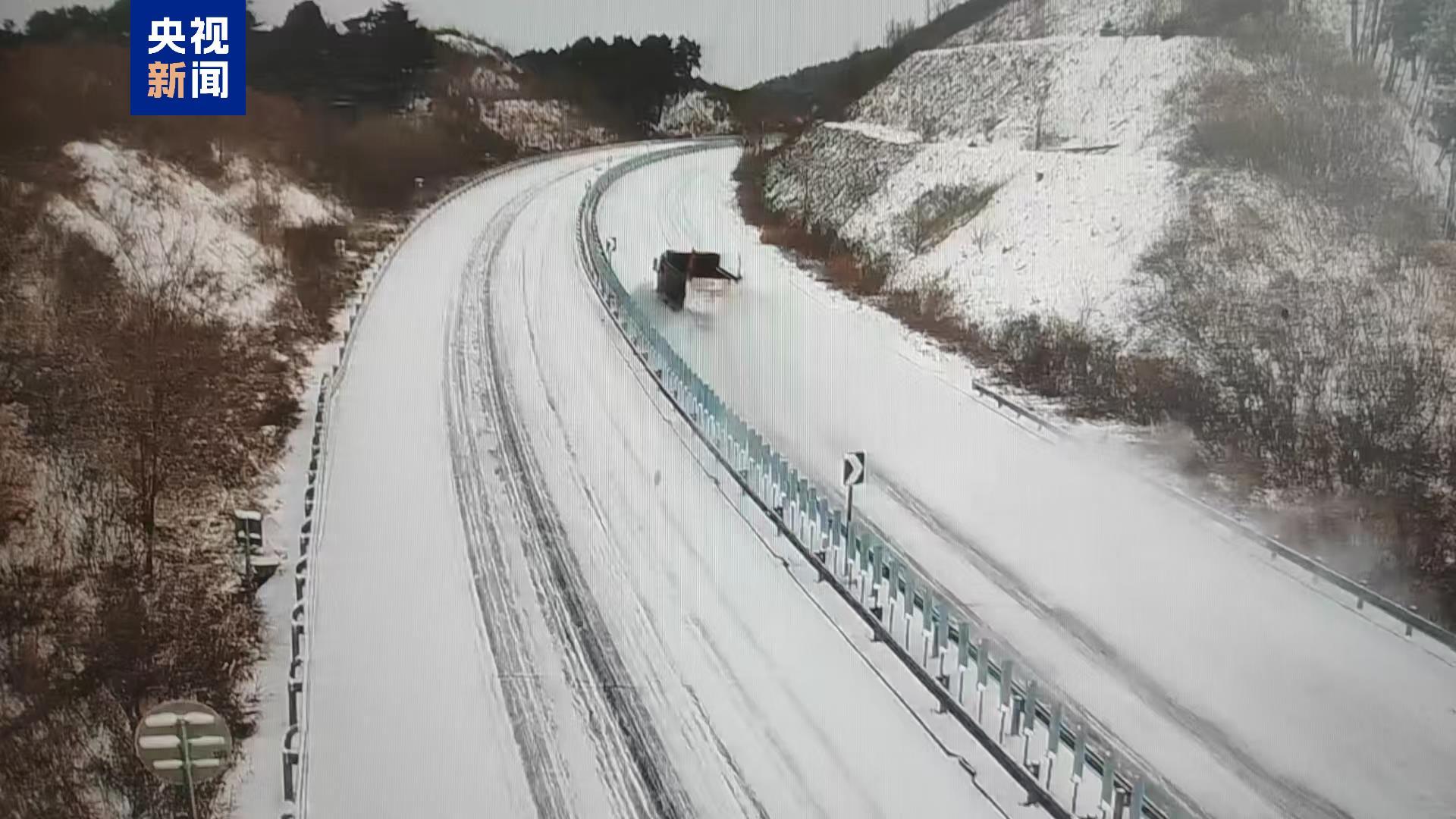 受降雪影响 辽宁多处高速路段实施交通管制