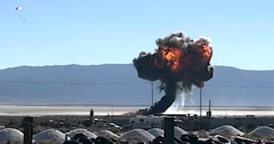 美国空军一架F-16C战机在加州沙漠坠毁