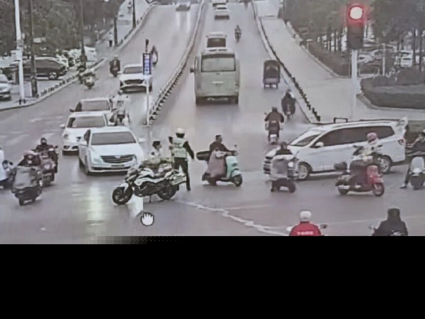 少年误吞洁厕灵 仙桃公安“警”急救助