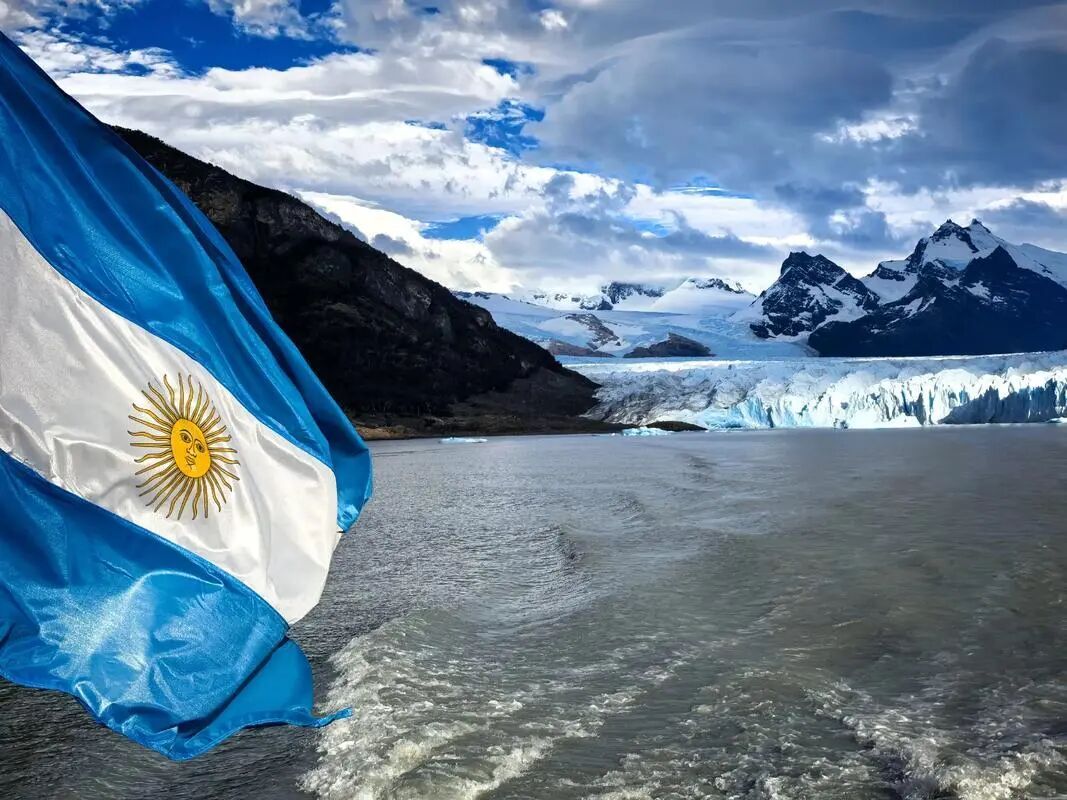 全球最长单程航线今晨上海首飞，经济舱1.2万元，全程25小时55分