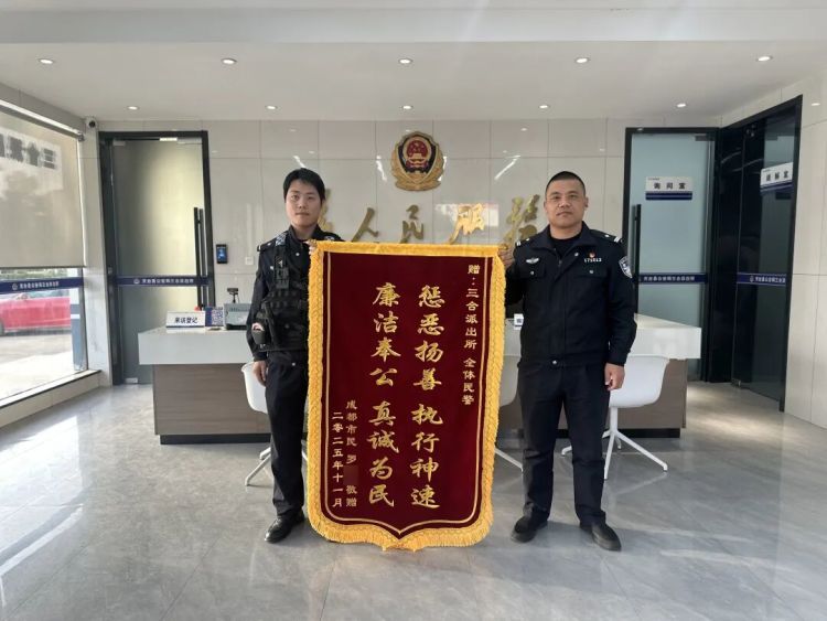 “民警要给我返还5000元！”“我不信！”