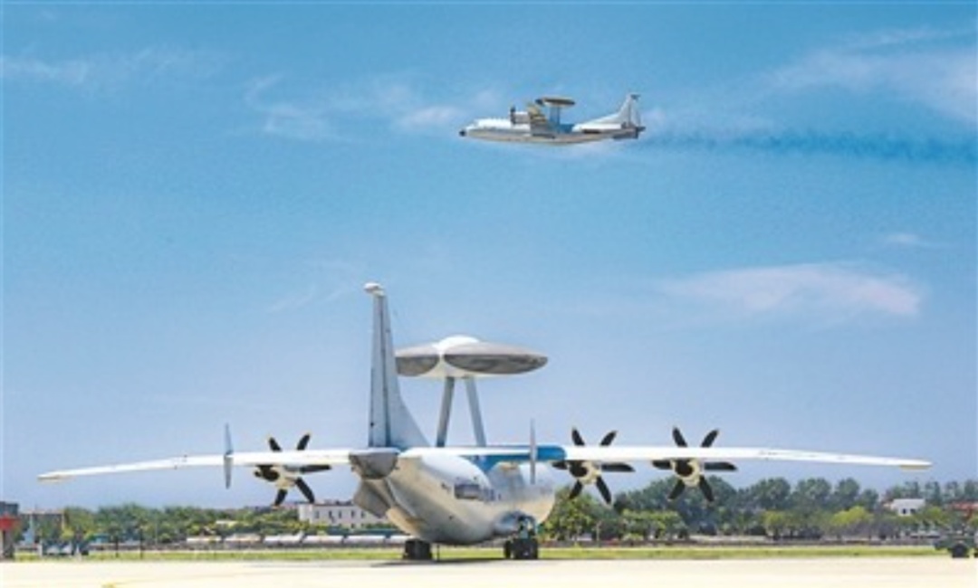 我军特种机在远海空域曾遇险情：外机最近不足100米