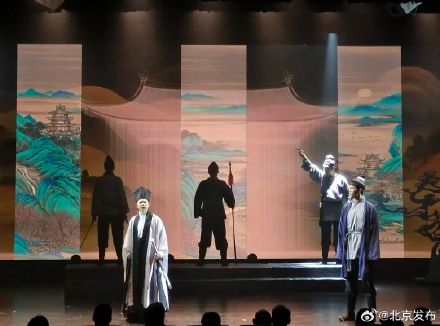 年轻人热衷在北京“访古寻迹” 年轻人热衷在北京“访古寻迹”