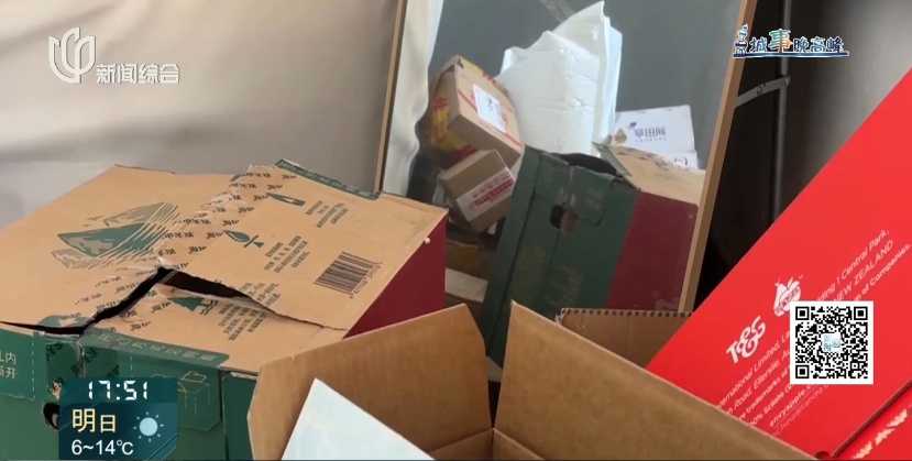 辣眼睛！沪一男子出门频频裸露臀部 女邻居崩溃