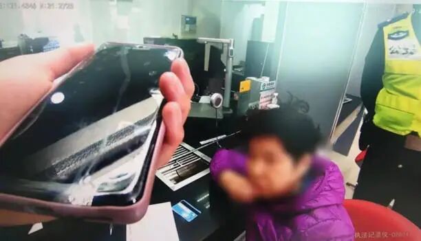 离谱！109人的群，108人是托