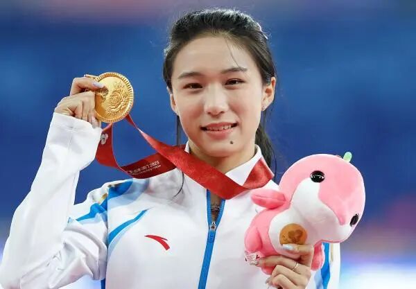 宁波“小飞人”陈妤颉分享短跑“双冠王”背后的故事