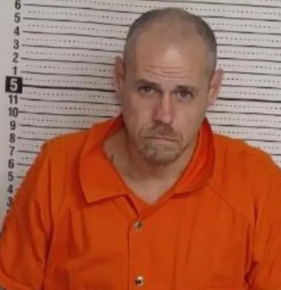 美国一囚犯自杀未遂，趁就医时偷车逃亡