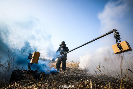 屏住呼吸!近距离感受武警官兵搜排爆训练 屏住呼吸!近距离感受武警官兵搜排爆训练