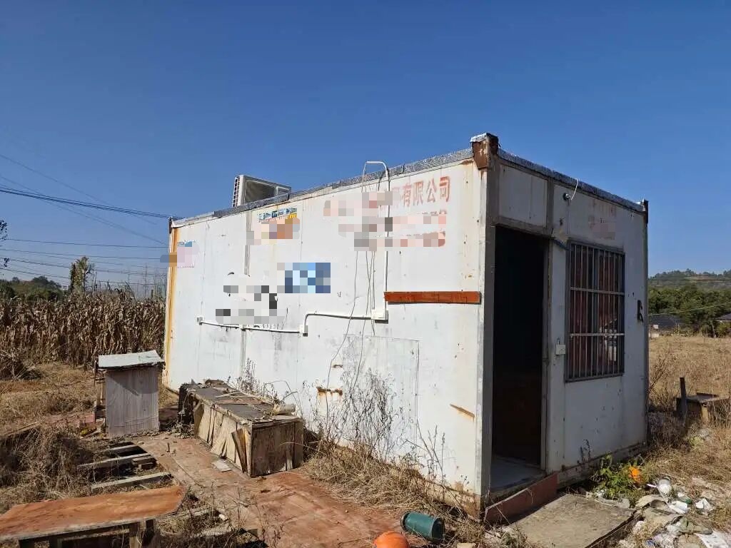 杭州田间集装箱暗藏玄机，警方一举查获400多箱烟花爆竹