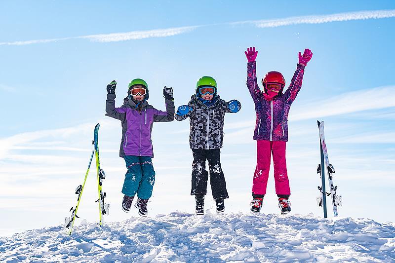 新雪季开启！新手也能放心冲的滑雪安全指南来了