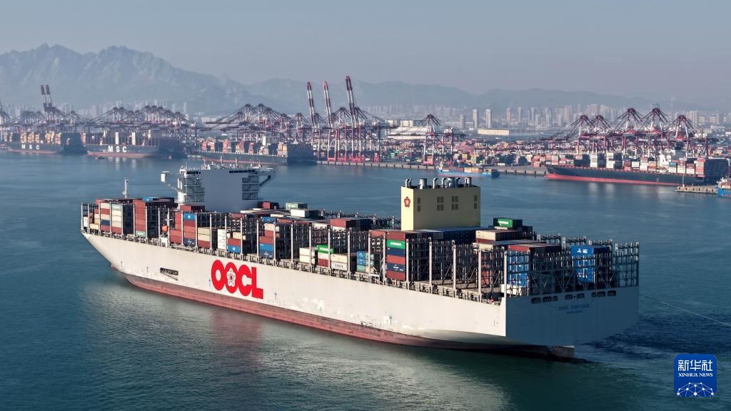 山东港口青岛港:巨轮频靠作业忙 山东港口青岛港:巨轮频靠作业忙