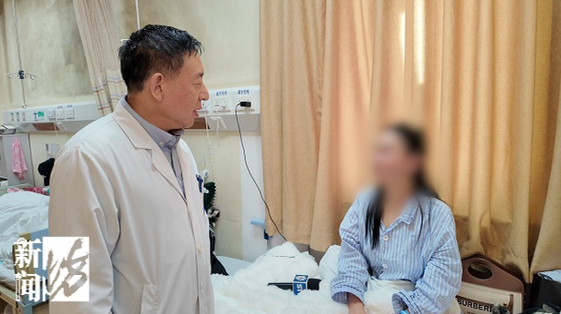 女子嫌耳朵不够美，跟风改造竟致"眼歪嘴斜"：喝水吃饭都漏