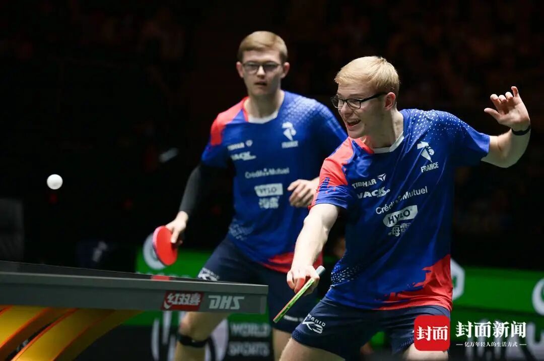 成都刮起“法国旋风” “眼镜侠”勒布伦兄弟闪耀混团世界杯