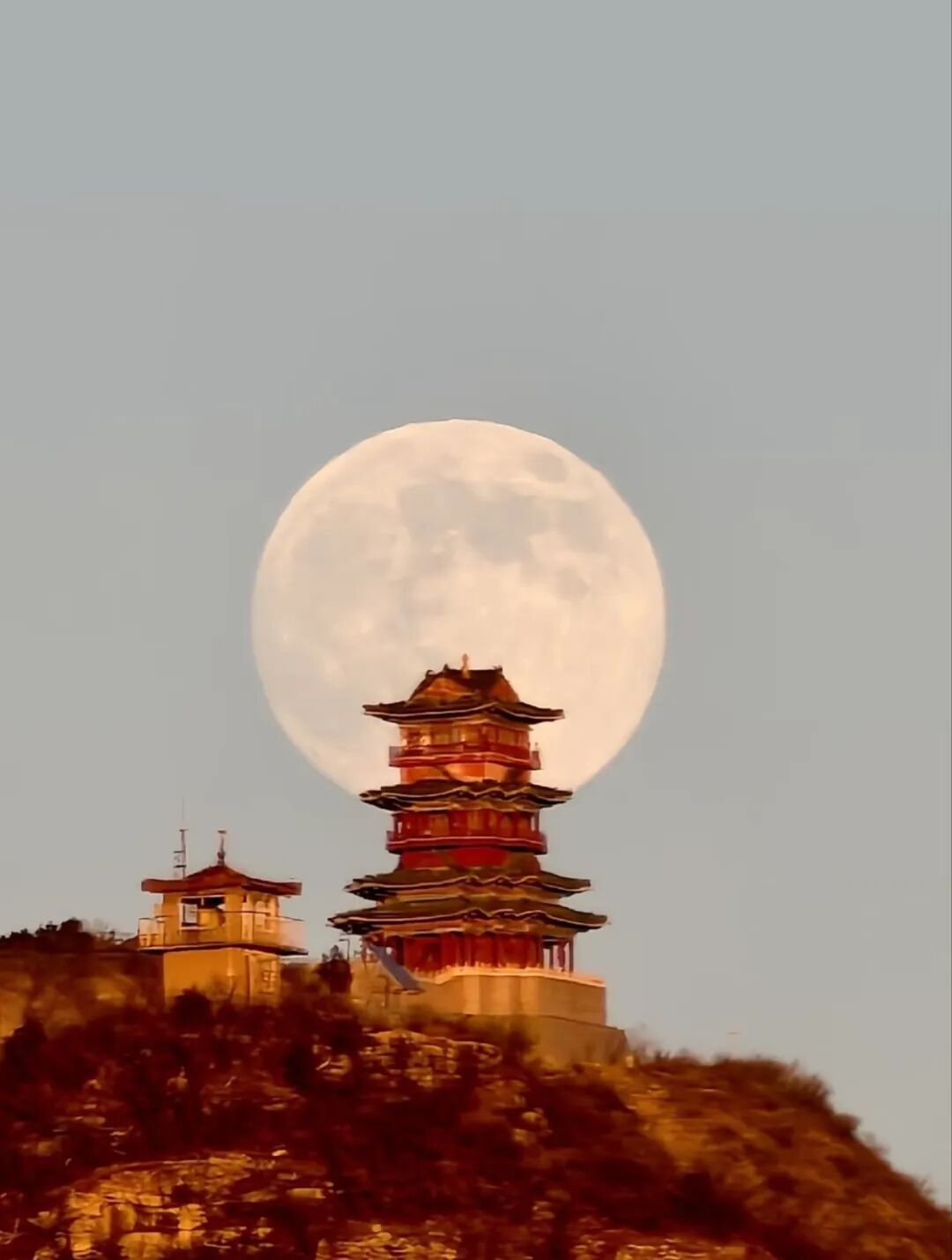 今晨，“超级月亮”最圆，2025年最后一次！