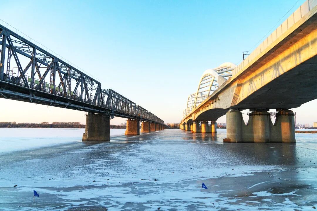 太出片了!冰封松花江 太出片了!冰封松花江