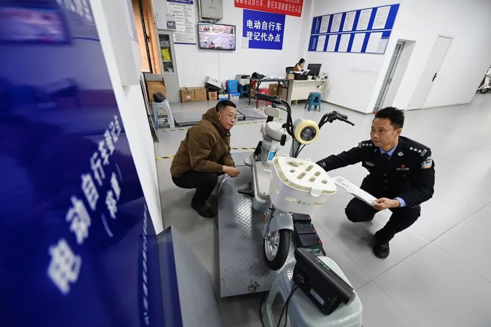 关于电动自行车新国标，我们追踪了你关心的这些事儿→