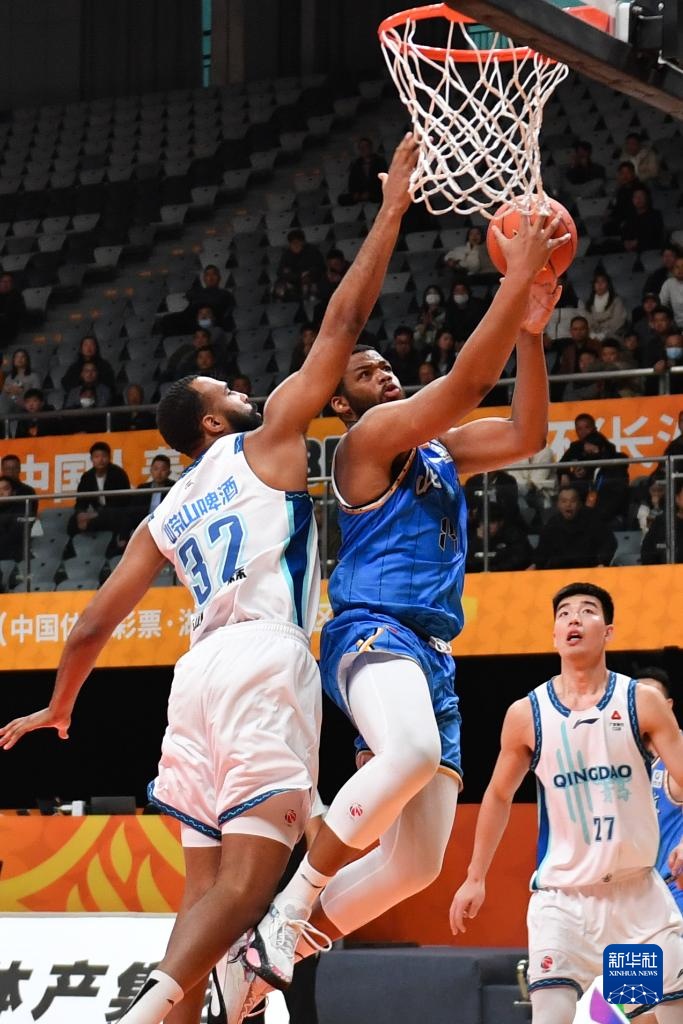 CBA俱乐部杯赛：青岛崂山啤酒胜北京北汽