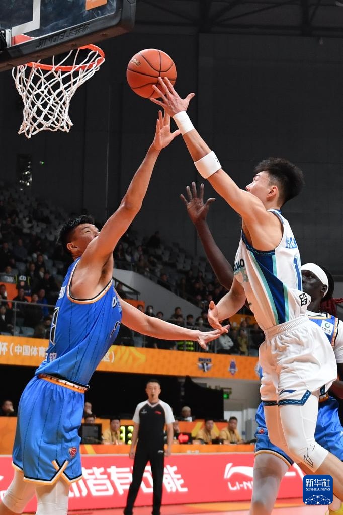 CBA俱乐部杯赛：青岛崂山啤酒胜北京北汽