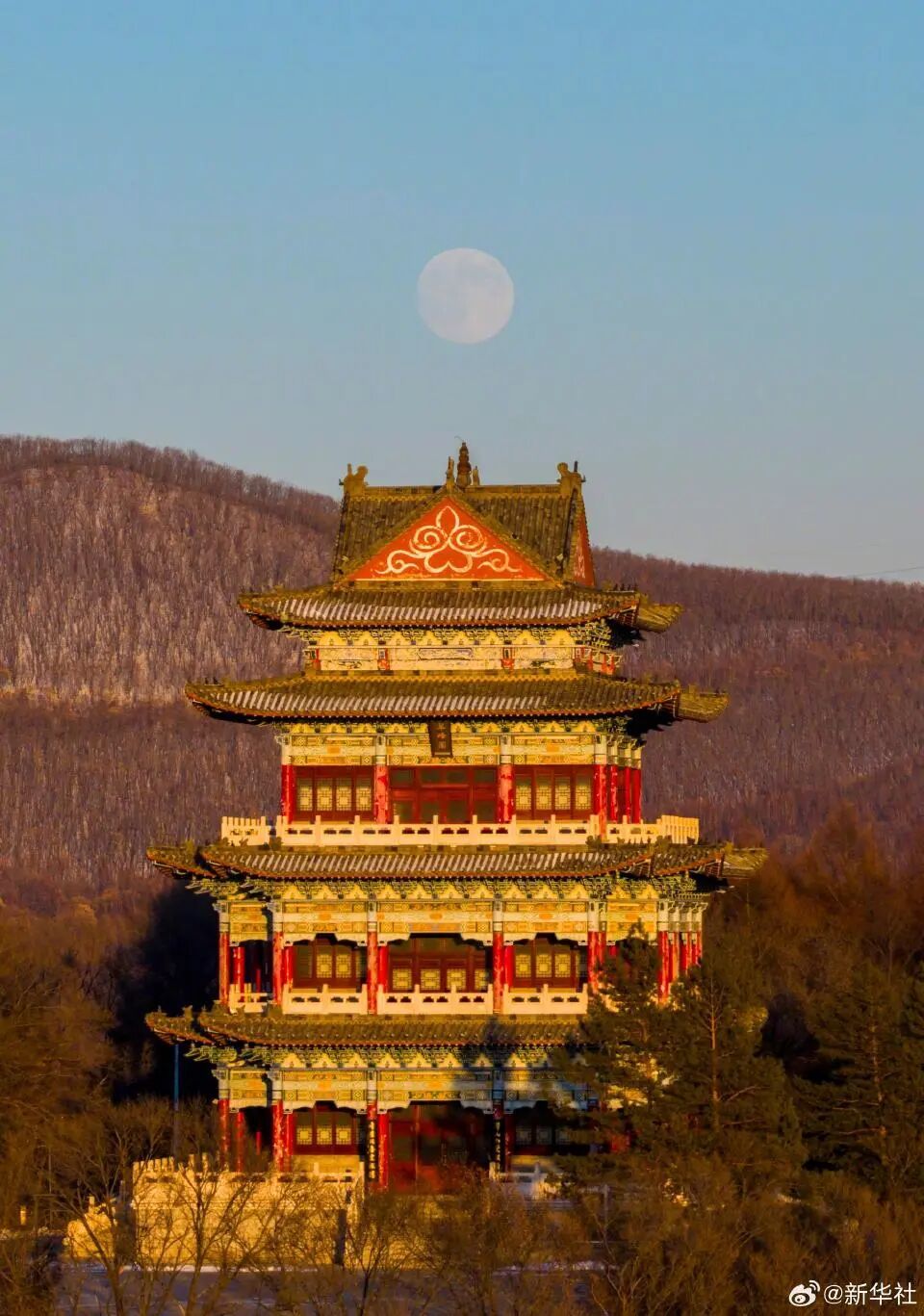 今年最后一次“超级月亮”现身,高清大图来了 今年最后一次“超级月亮”现身,高清大图来了
