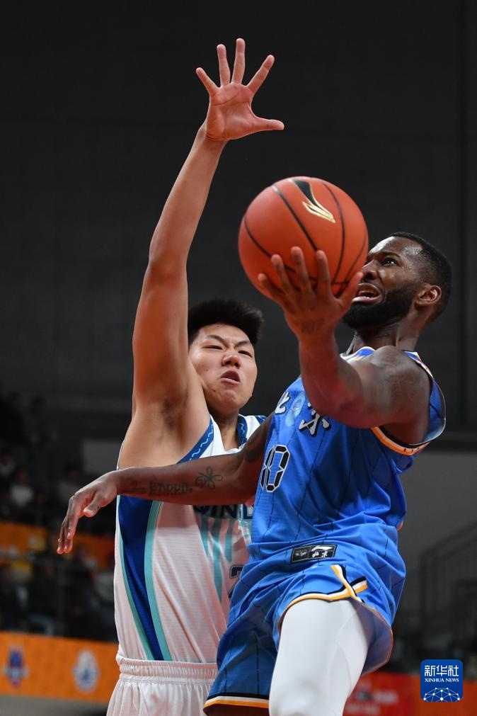 CBA俱乐部杯赛：青岛崂山啤酒胜北京北汽