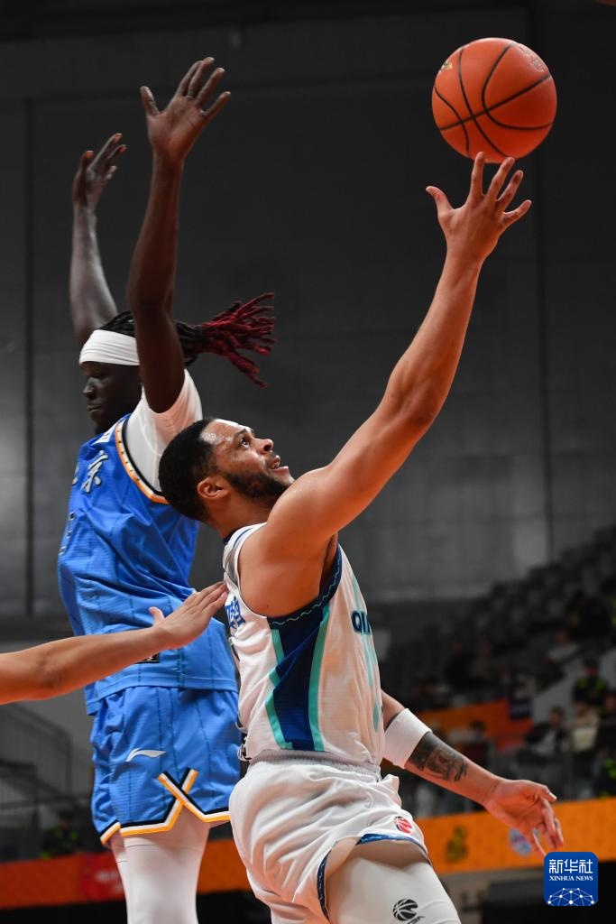 CBA俱乐部杯赛：青岛崂山啤酒胜北京北汽