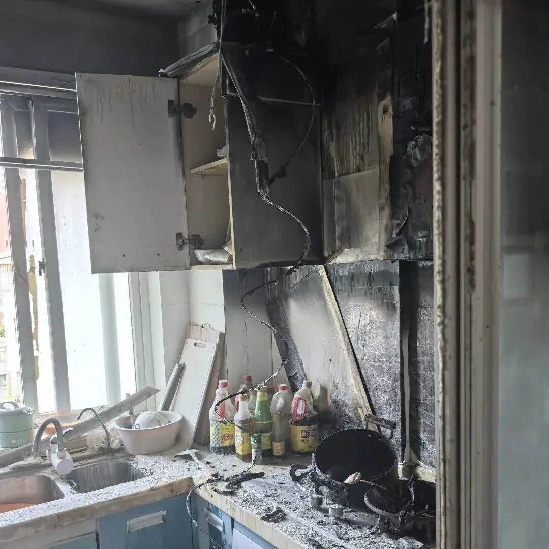 70岁老太出门遛个弯,被消防员救了两次! 70岁老太出门遛个弯,被消防员救了两次!