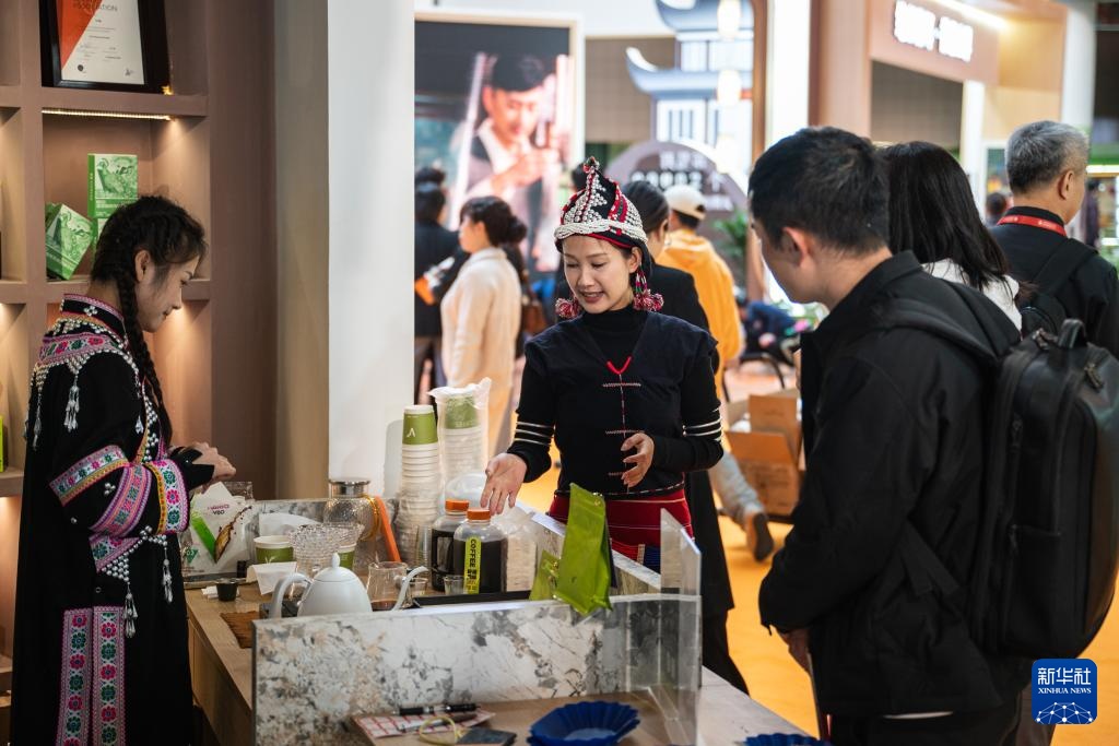 云南普洱：博览会上的茶咖相遇