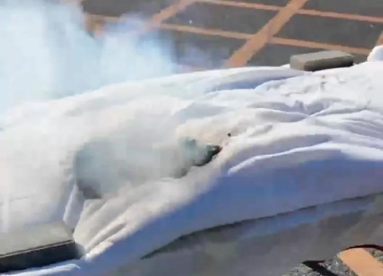 燃烧后可达800℃ 消防实验告诉你高空抛烟头有多危险