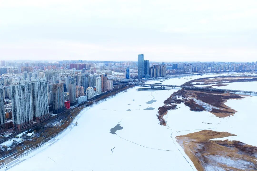 太出片了!冰封松花江 太出片了!冰封松花江