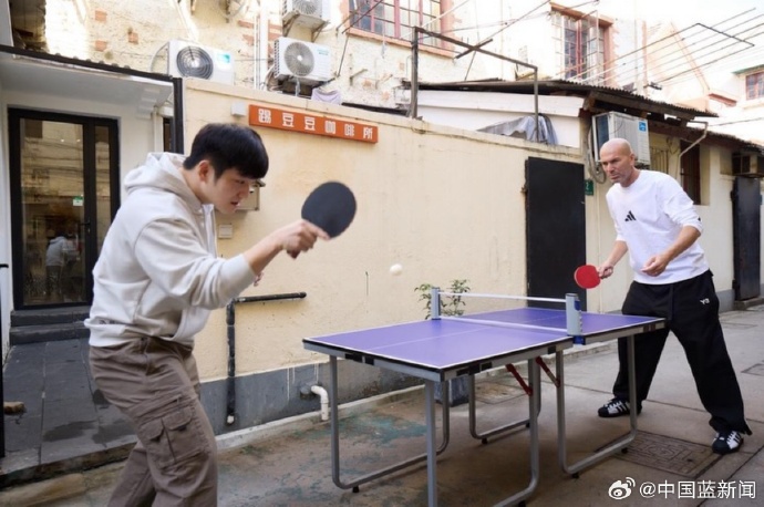 齐达内晒和樊振东打球照，足球界和乒乓球界梦幻联动，网友直呼：太帅了