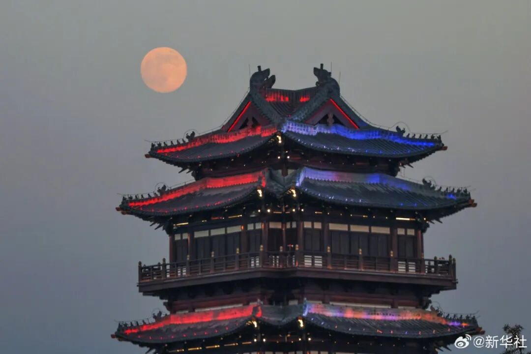 今年最后一次“超级月亮”现身,高清大图来了 今年最后一次“超级月亮”现身,高清大图来了