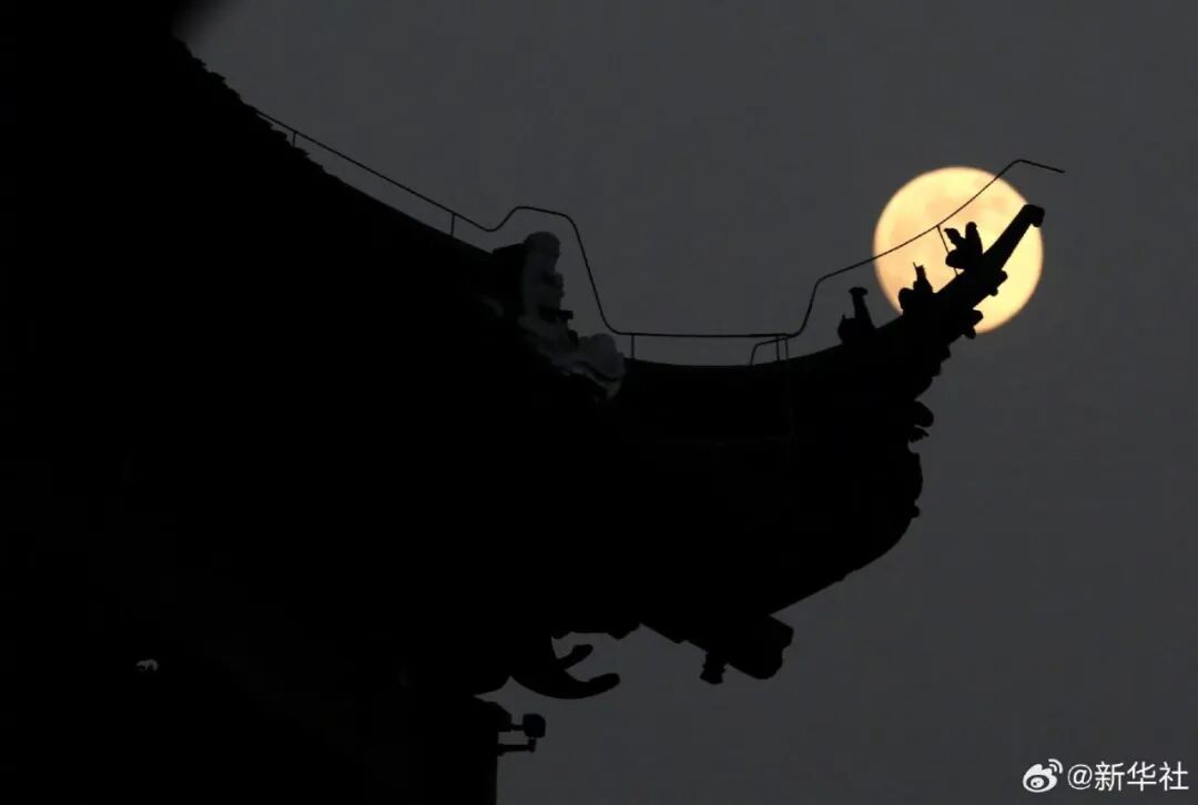 今年最后一次“超级月亮”现身,高清大图来了 今年最后一次“超级月亮”现身,高清大图来了