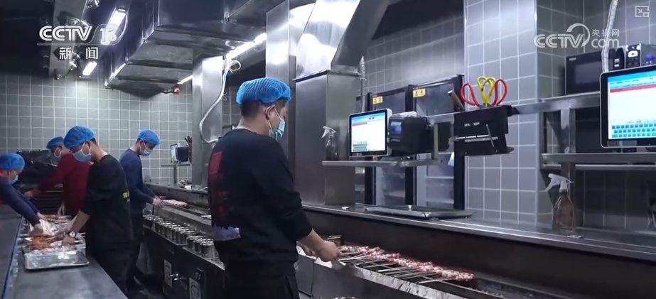 “早市+夜市+景点”延长“链式体验” “早晚互动”为城市经济注入新鲜活力 “早市+夜市+景点”延长“链式体验” “早晚互动”为城市经济注入新鲜活力