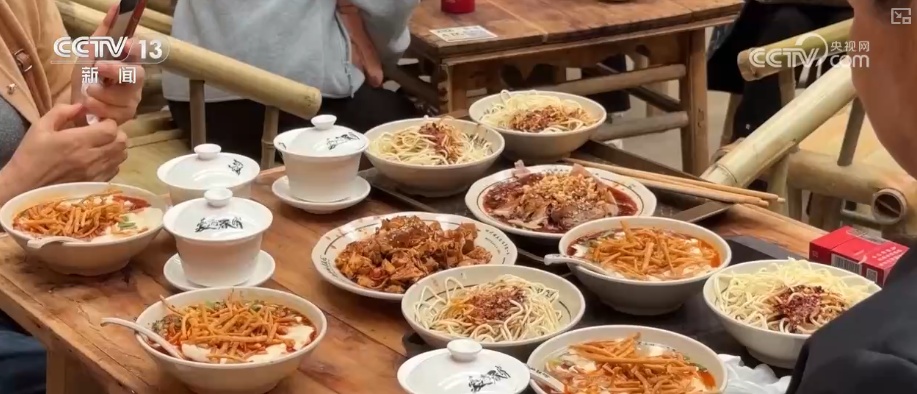 更“新”观察·精致育儿、便利生活、智慧务农、绿色低碳……消费市场活力涌动