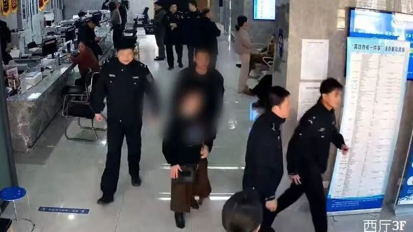 假证闯关、网逃办证？户籍警1小时内双双拿下