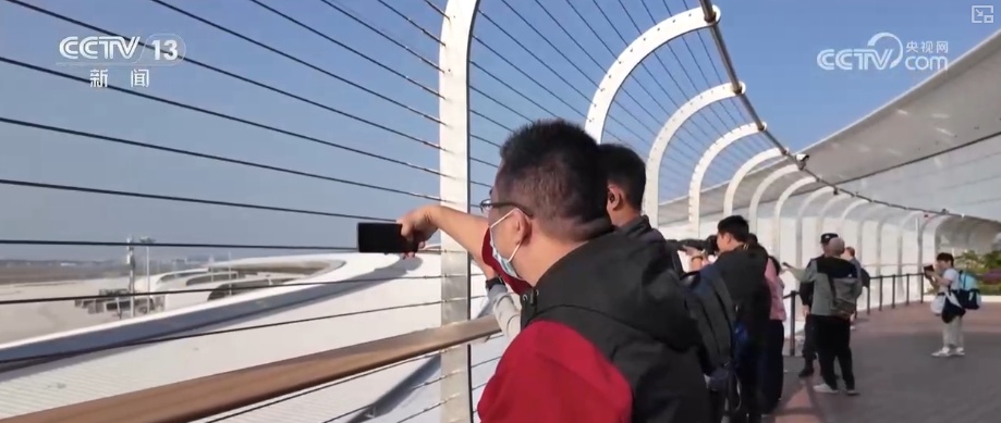 旅客与游客齐聚、民航与文旅融合 粤港澳大湾区机场群建设发展呈现新活力