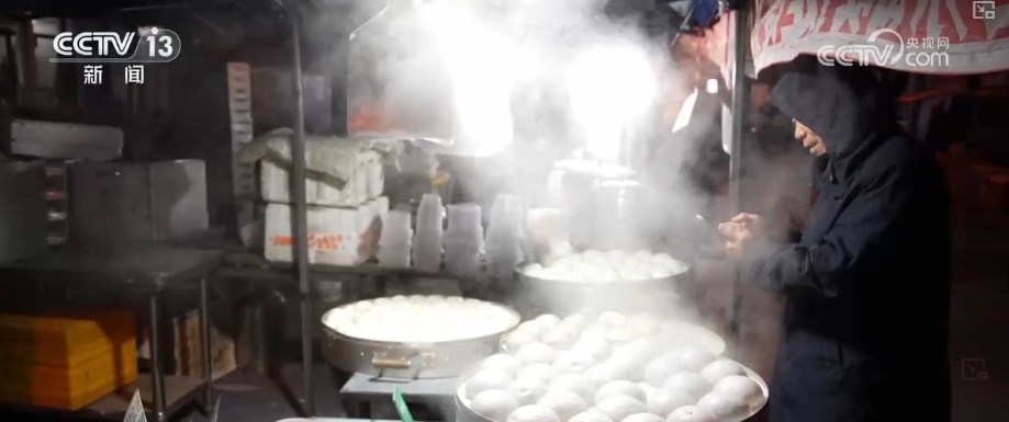 “早市+夜市+景点”延长“链式体验” “早晚互动”为城市经济注入新鲜活力 “早市+夜市+景点”延长“链式体验” “早晚互动”为城市经济注入新鲜活力