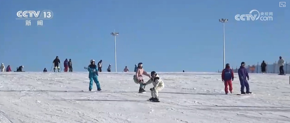 冰雪新风尚涌现新亮点、新趋势 “创新+服务”助推“冷”资源乘势而上热力四射
