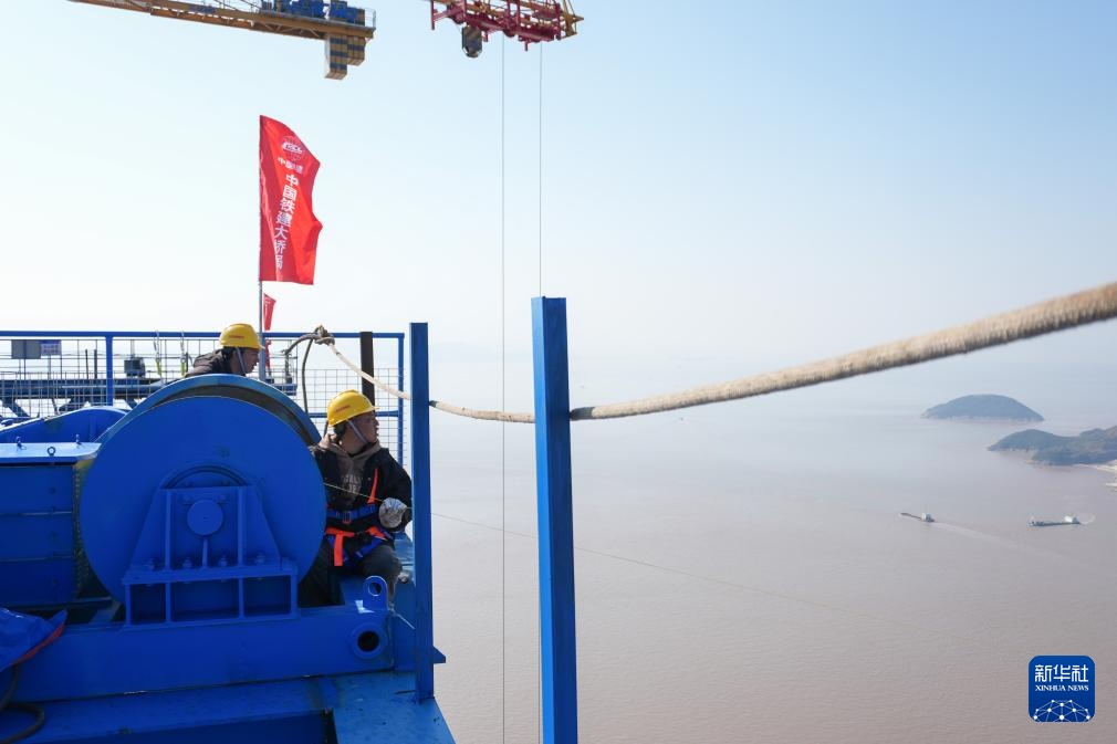 浙江:双屿门特大桥先导索成功过海 浙江:双屿门特大桥先导索成功过海