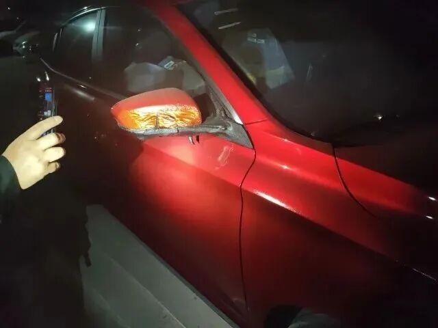 凌晨,上海一小区突然起火!外卖小哥用力拍门、高声呼喊:必须赶紧通知大家 凌晨,上海一小区突然起火!外卖小哥用力拍门、高声呼喊:必须赶紧通知大家