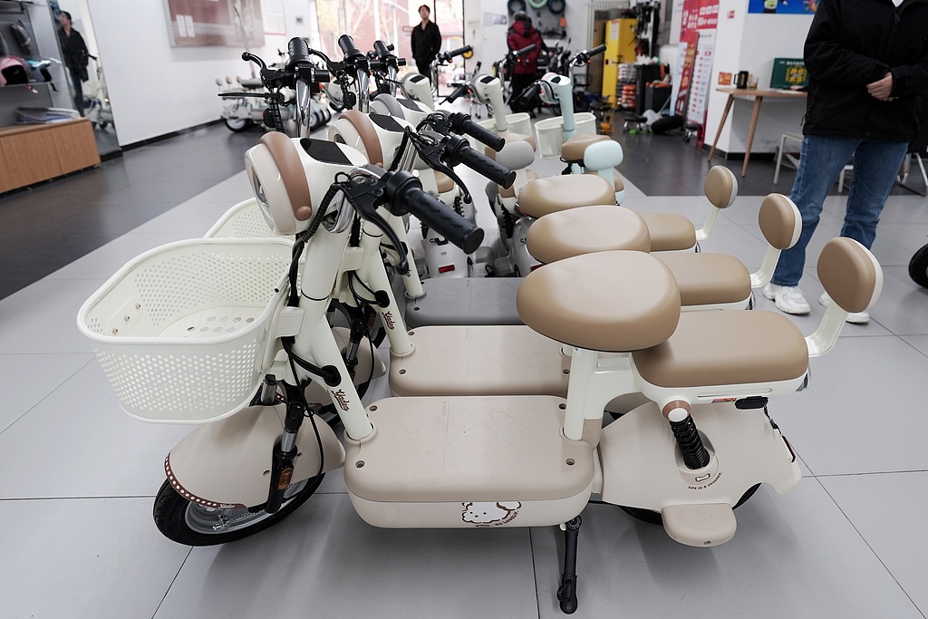 新国标电动自行车不能带小孩？超速会断电？专家详解→