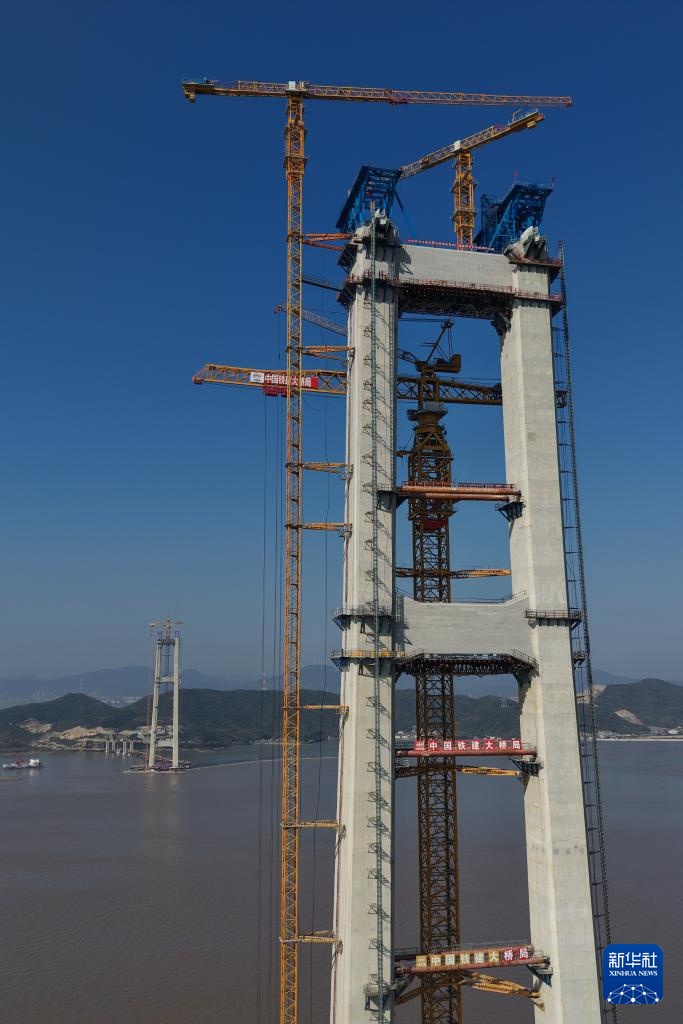 浙江:双屿门特大桥先导索成功过海 浙江:双屿门特大桥先导索成功过海