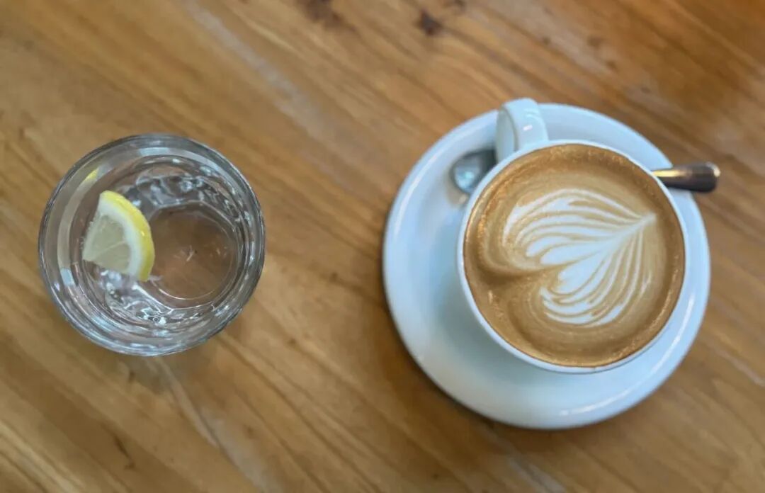 喝茶VS喝咖啡，谁才是“护心王者”？4大隐藏好处，喝对才养生