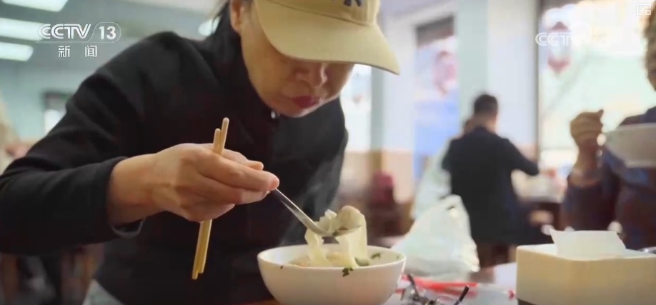 “早市+夜市+景点”延长“链式体验” “早晚互动”为城市经济注入新鲜活力 “早市+夜市+景点”延长“链式体验” “早晚互动”为城市经济注入新鲜活力