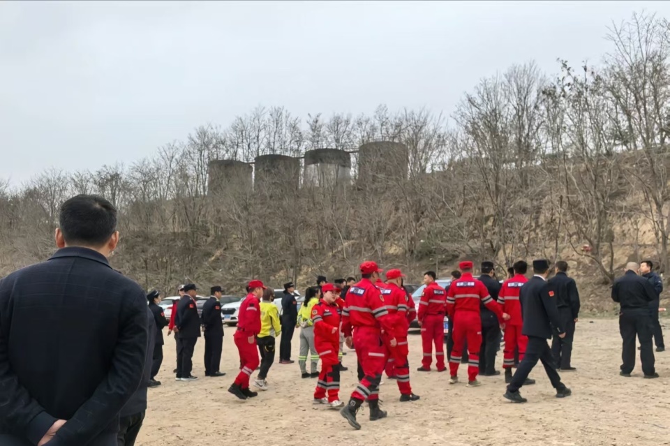 悬赏10万！陕西58岁男子酒后失踪240多天，最后一通电话称“没路了”，多方搜救