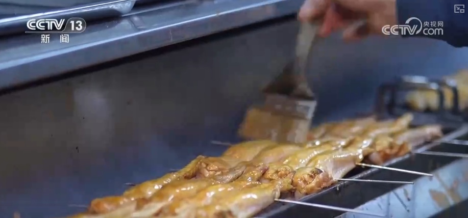 “早市+夜市+景点”延长“链式体验” “早晚互动”为城市经济注入新鲜活力 “早市+夜市+景点”延长“链式体验” “早晚互动”为城市经济注入新鲜活力