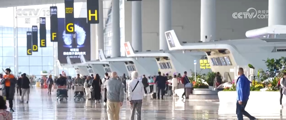 旅客与游客齐聚、民航与文旅融合 粤港澳大湾区机场群建设发展呈现新活力
