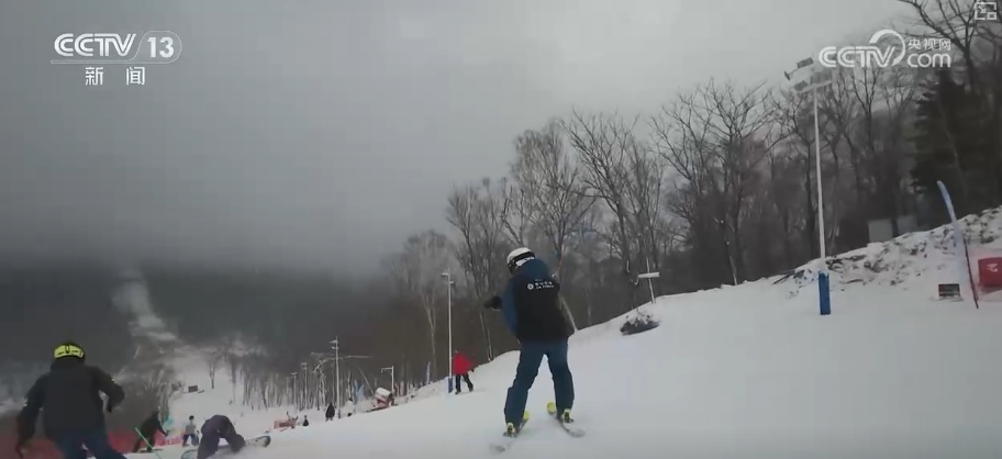 冰雪新风尚涌现新亮点、新趋势 “创新+服务”助推“冷”资源乘势而上热力四射