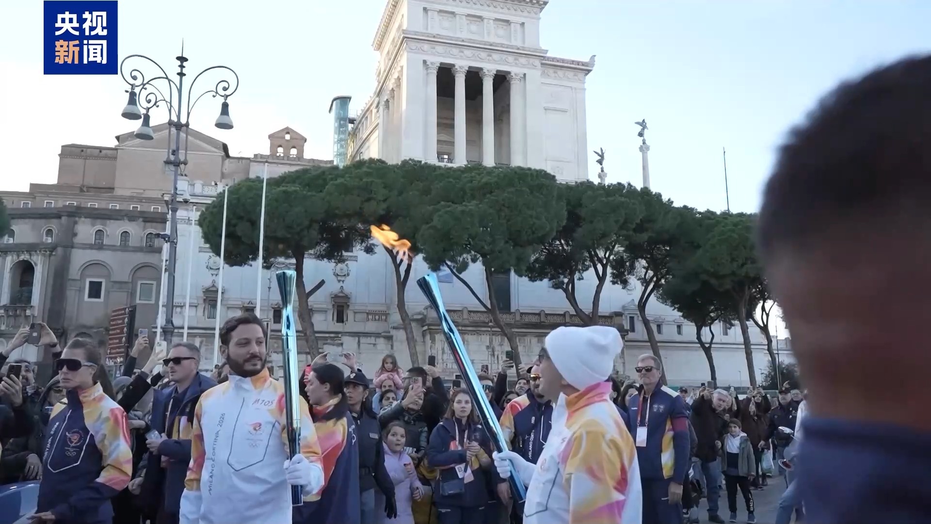 总台现场直击丨米兰冬奥会火炬本土传递在罗马启动